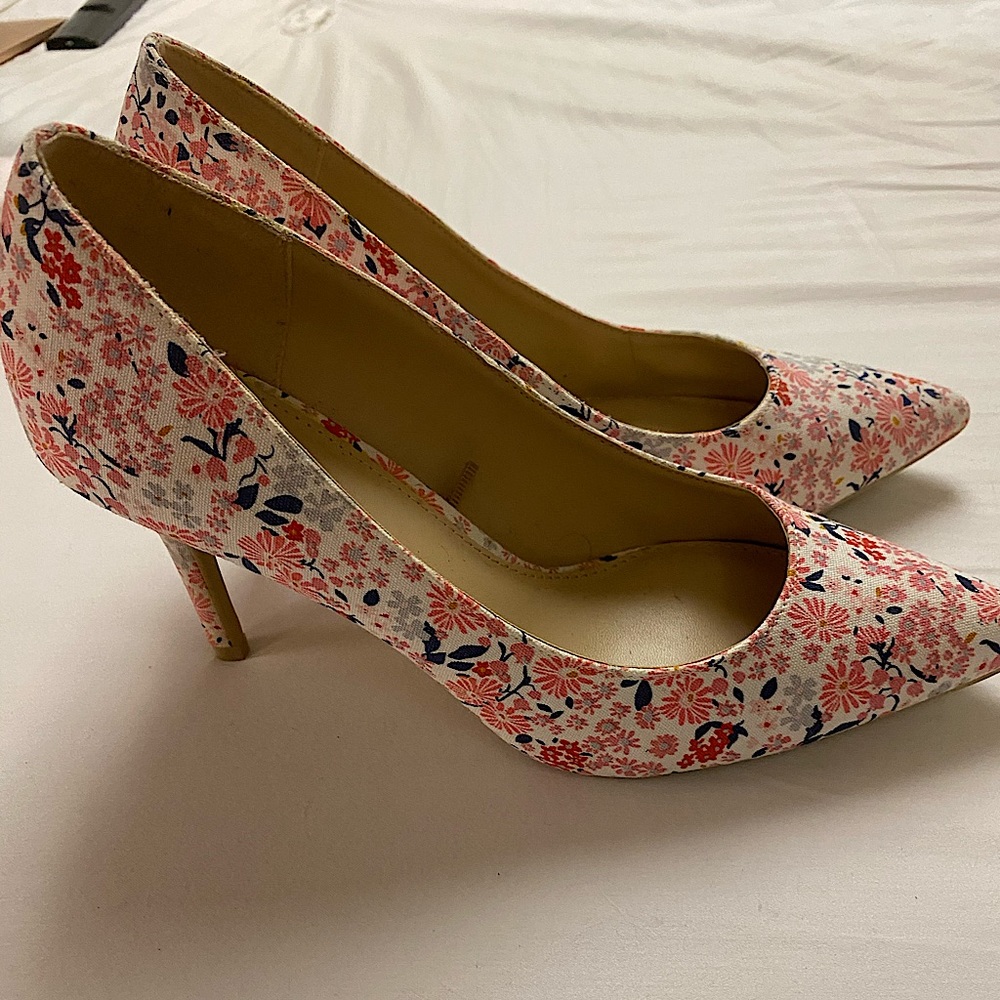 Old Navy Size 7 Floral Heels